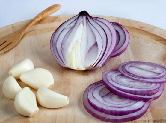 Onion And Garlic To Stop Hair Fall