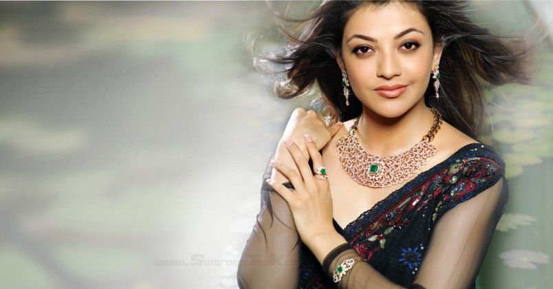 hot kajal with cute smileHd wall paper