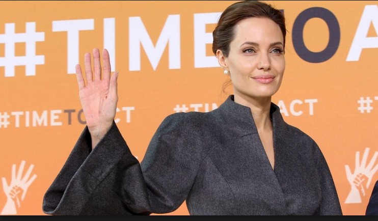 Angelina Jolie With Out Make Up 14