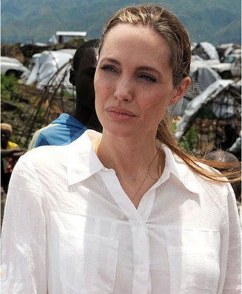 Angelina Jolie With Out Make Up 4