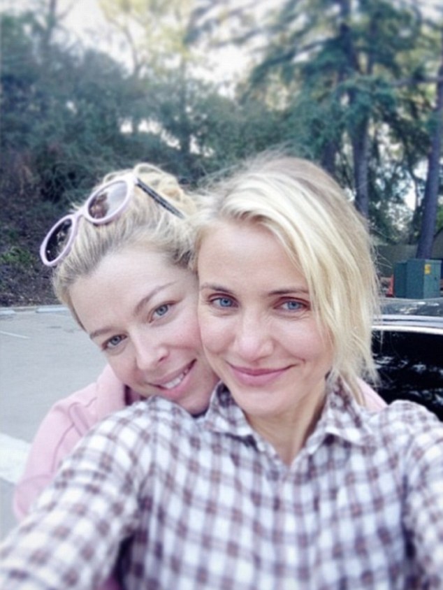 cameron diaz with out makeup with friends