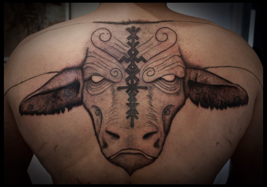 bull tattoo design on back of men