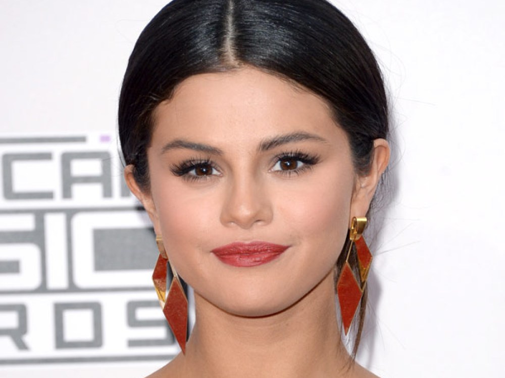 image of the selena gomez without makeup