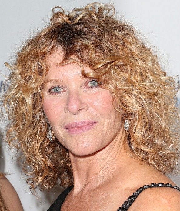 bouncy curly hairstyle for women over 50