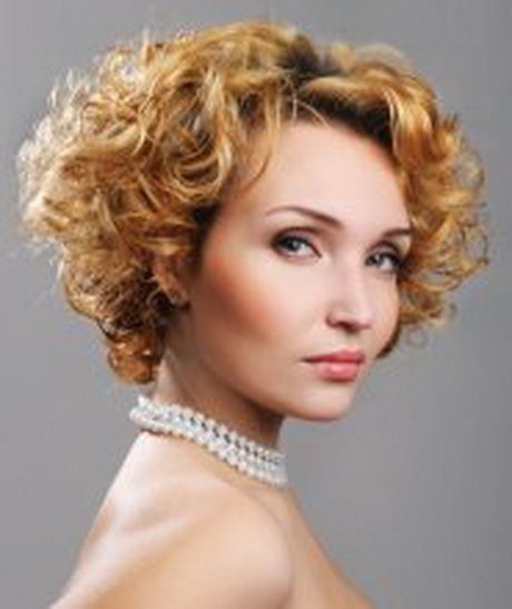 retro look hairstyle for women over 50